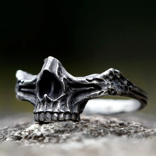 ☠️ Soulkeeper – Hollow Skull Ring